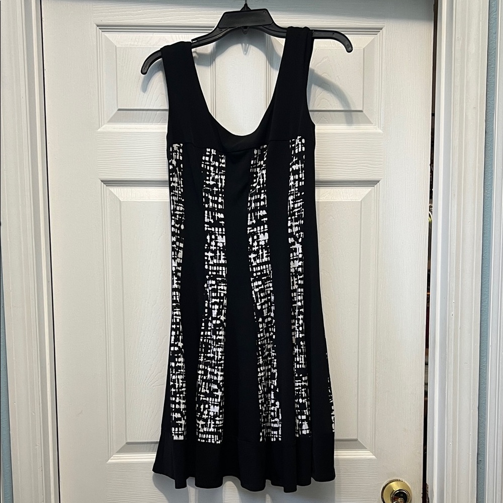 Casual Black and White Patterned Dress